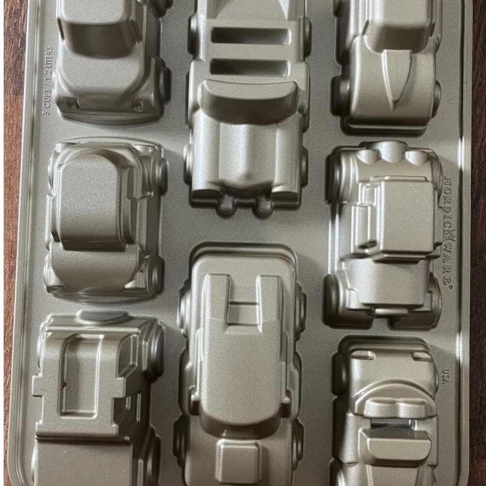 Nordic Ware Cars Cake Mold Bundt Pan - Picture 3 of 4